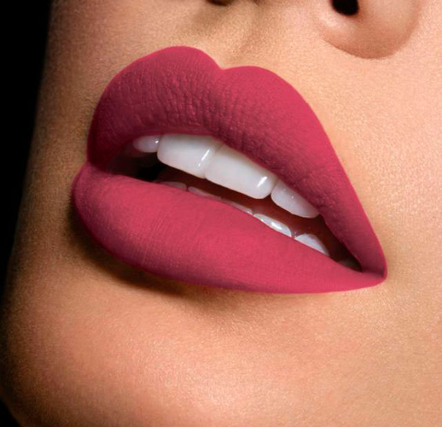 Lipstick v/s Lipgloss: ¿Cómo y cuándo usarlos?