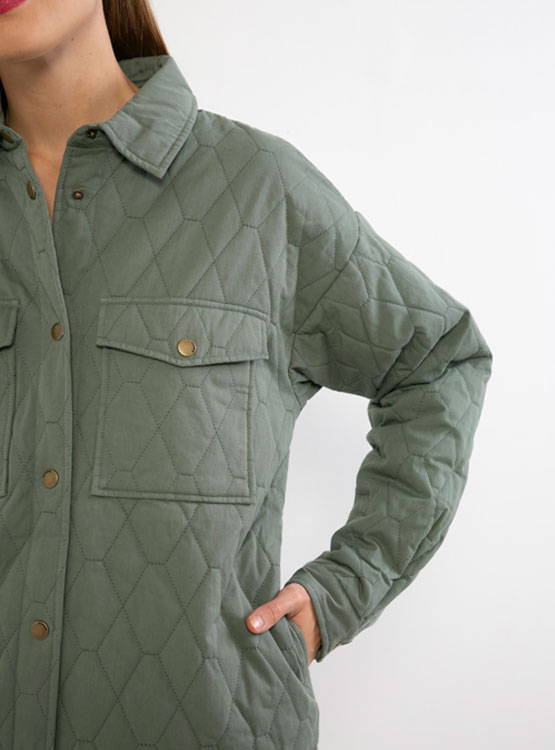 CHAQUETA REGATTA QUILTED CON BOLSILLOS DELANTEROS DE TAPETA Y SNAPS - 4