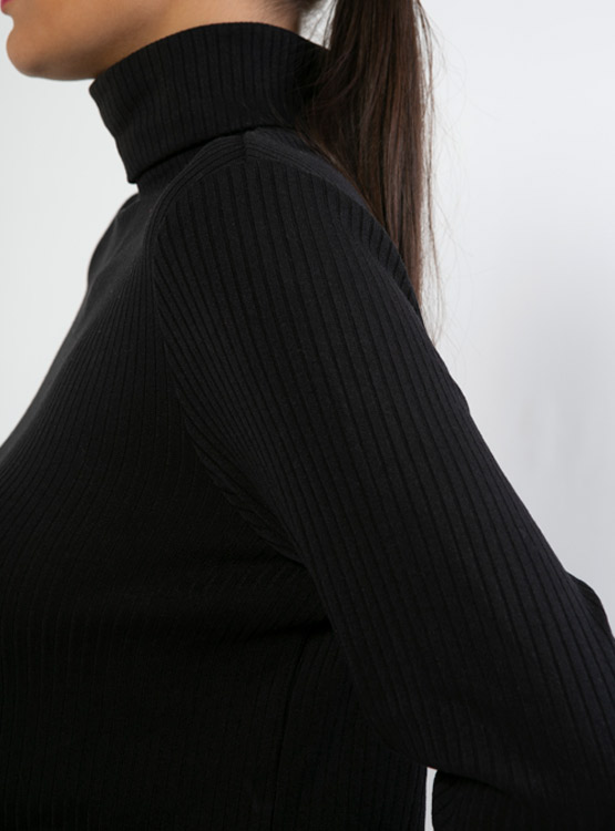 POLERA AZIZ CUELLO ALTO COMFY - 4