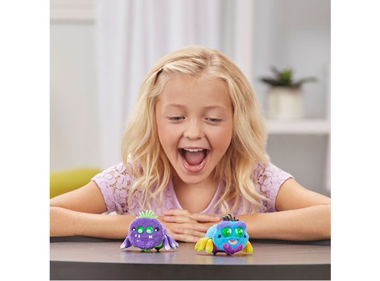 Hasbro E5771EL20 - Yellies! Fuzz, Peluche Interattivo A Comando Vocale, Ragno Multicolore