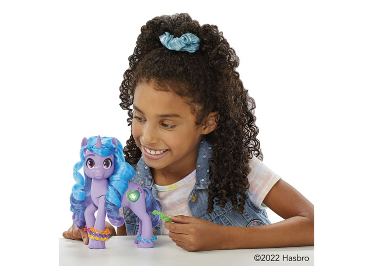 My Little Pony Izzy Moonbow – Poni De 20 Cm Con Luces, Música Y 6 Pulseras – Juguete Interactivo Para Niños Desde 5 Años