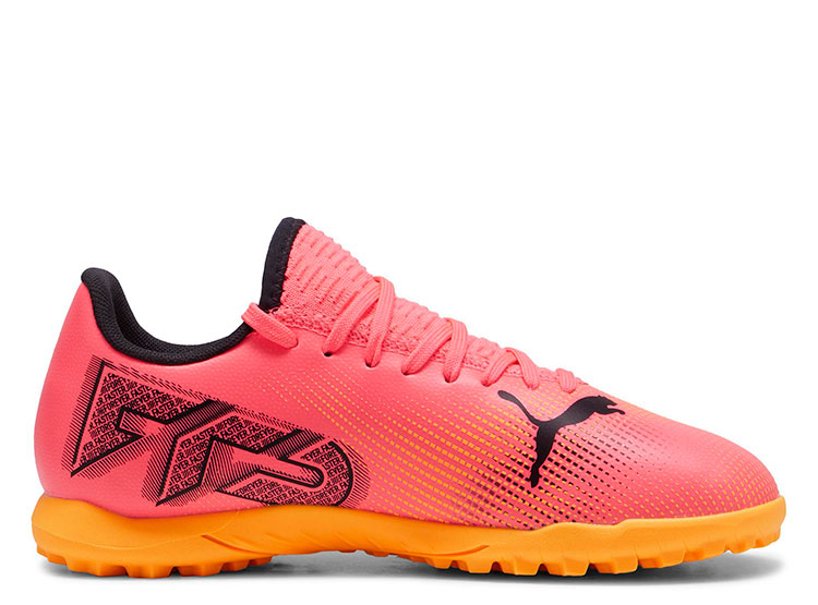 ZAPATILLA HOMBRE PUMA FUTBÓL ROSADO FUTURE 7 PLAY TT JR