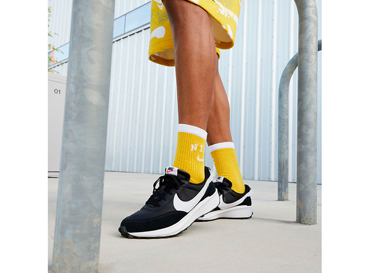 ZAPATILLAS HOMBRE NIKE URBANO NEGRO WAFFLE DEBUT - 8