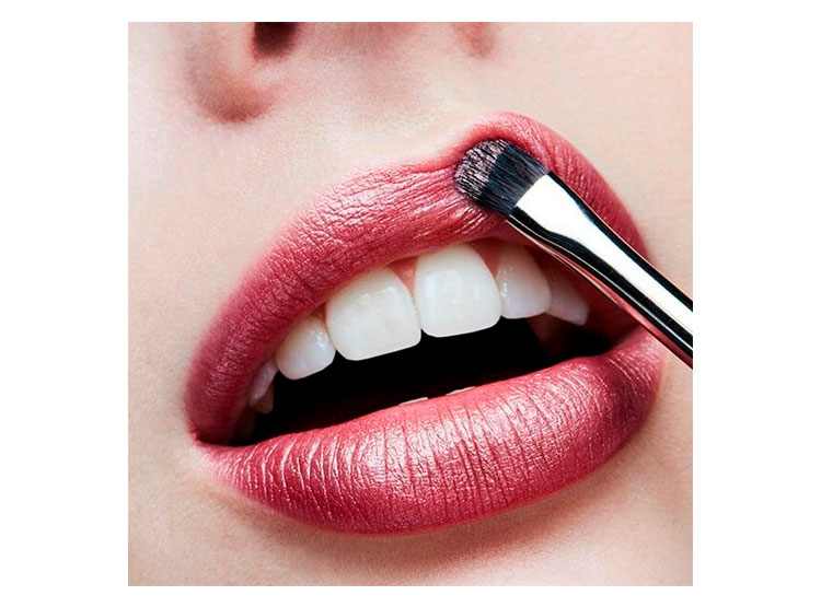 LABIAL MAC FROST LIPSTICK - 2