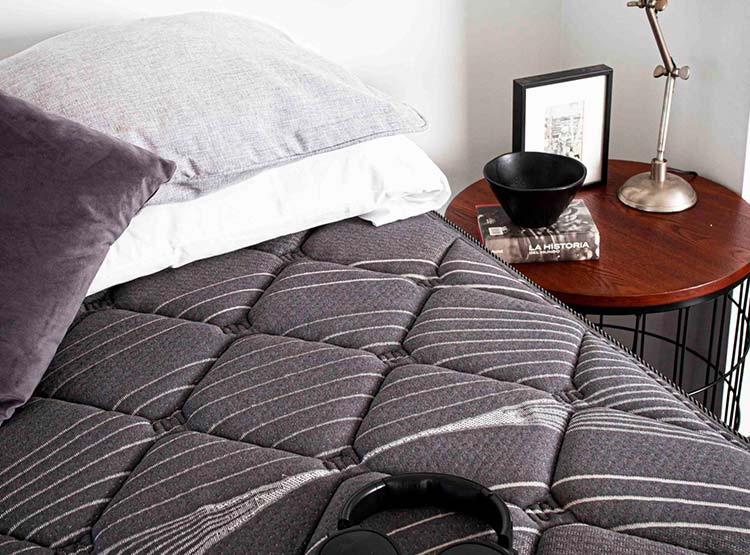 JUEGO DE DORMITORIO FLEX CAMA EUROPEA BLACK KING + RESPALDO DESIGN GRIS + VELADORES ROVER - 6