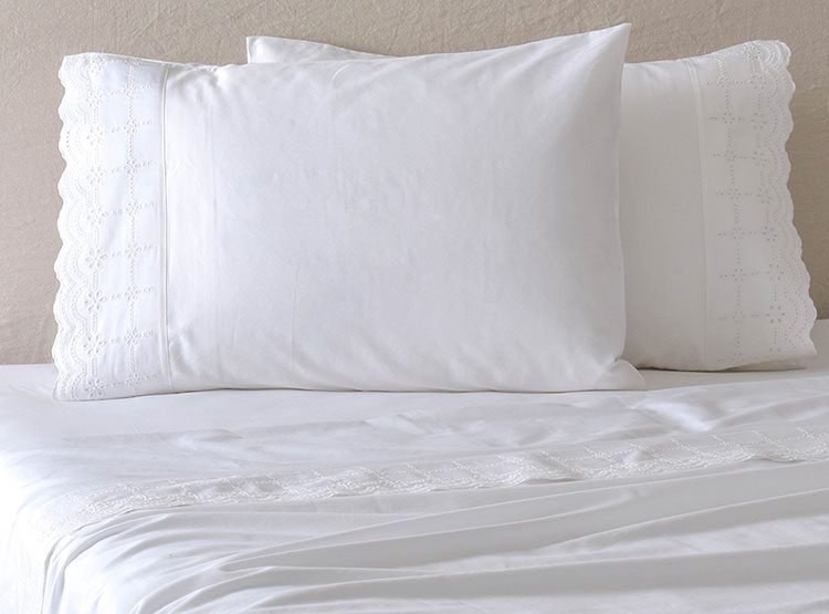 Ripley JUEGO DE SABANAS FABRICS BRODERIE BLANCHE BLANCO 300H SUPER KING