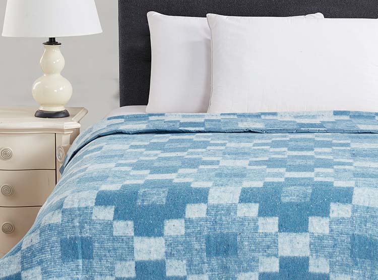 FRAZADA ILLUSIONS JACQUARD 2 PLAZAS 210 X 210 CM CELESTE - 1
