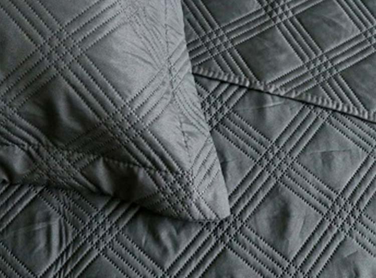 CUBRECAMA QUILT ANDES 2 PLAZAS GRIS AZULADO LISO MARENGO - 3