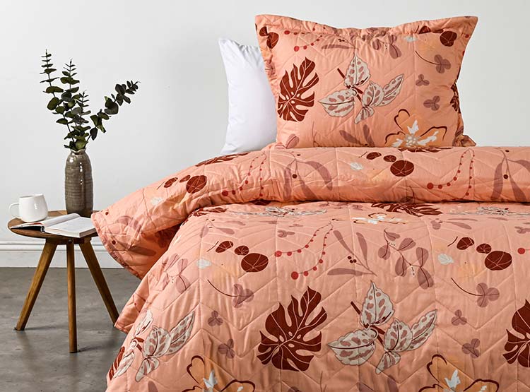 CUBRECAMA QUILT AMERICAN FAMILY 1.5 PLAZAS MICROFIBRA MULTICOLOR ESTAMPADO DILL - 1