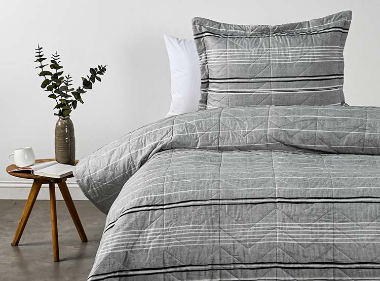 CUBRECAMA QUILT AMERICAN FAMILY 1.5 PLAZAS MICROFIBRA MULTICOLOR ESTAMPADO ONIX - 1