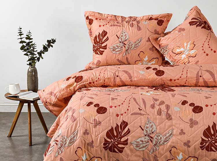 CUBRECAMA QUILT AMERICAN FAMILY 2 PLAZAS MICROFIBRA MULTICOLOR ESTAMPADO DILL - 1