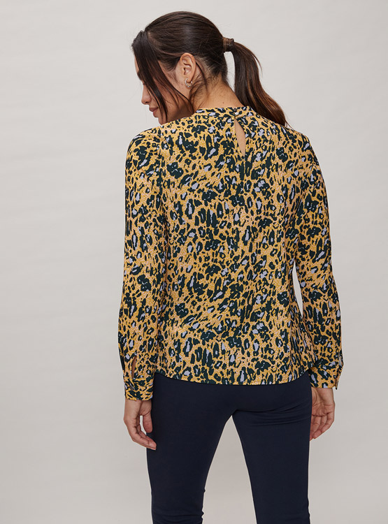 BLUSA ASH CUELLO ALTO CON ENCAJE ANIMAL PRINT - 4
