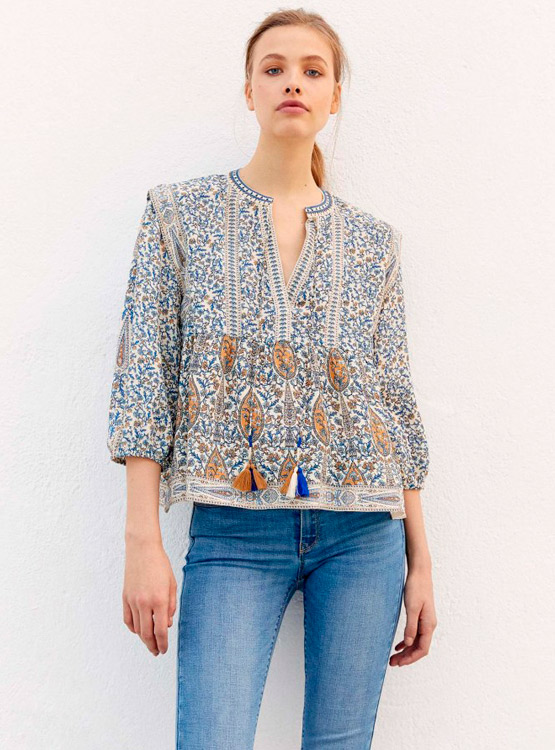BLUSA SFERA ESTAMPADA CON CORDONES Y BORLONES - 3