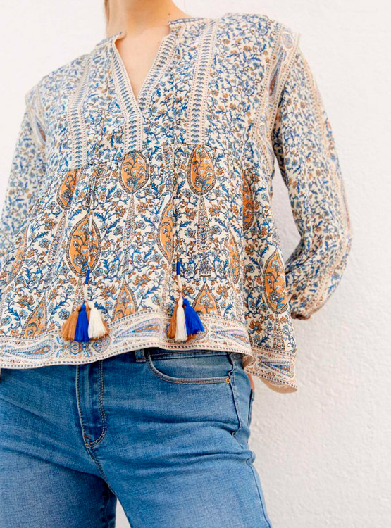 BLUSA SFERA ESTAMPADA CON CORDONES Y BORLONES - 5