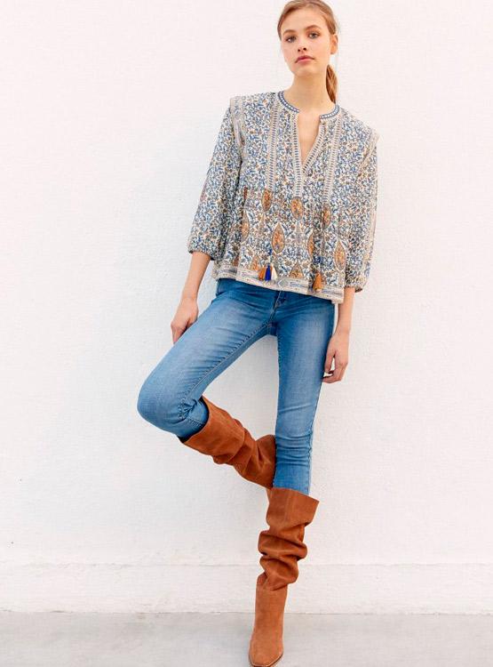 BLUSA SFERA ESTAMPADA CON CORDONES Y BORLONES - 1