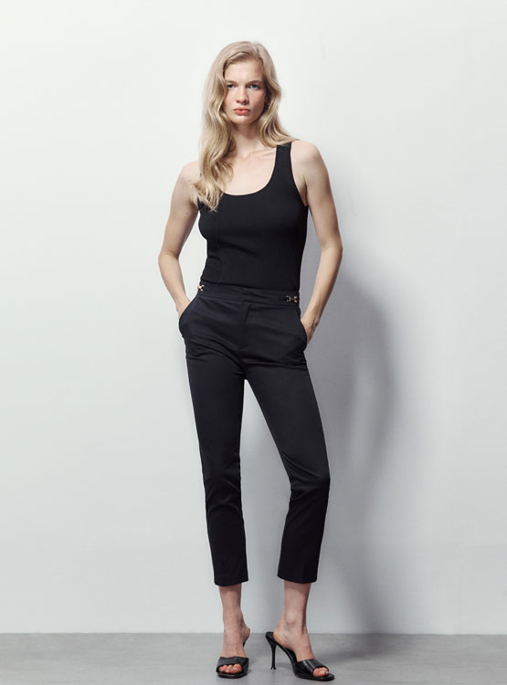 PANTALÓN MUJER SFERA CAPRI CON HEBILLA - 1