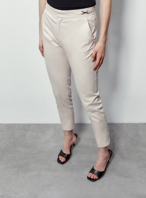 PANTALÓN MUJER SFERA CAPRI CON HEBILLA - 2