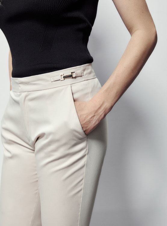 PANTALÓN MUJER SFERA CAPRI CON HEBILLA - 5