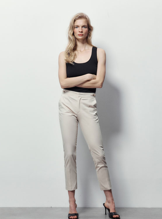 PANTALÓN MUJER SFERA CAPRI CON HEBILLA - 1